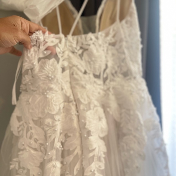 Brand new wedding dress - Picture 8 of 12